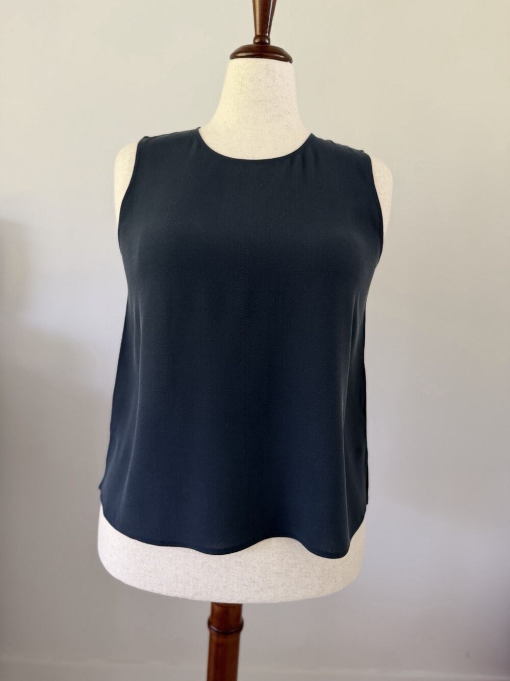 Eileen Fisher 100% Silk Sleeveless Size Small Top Blouse Blue Minimalist Luxury